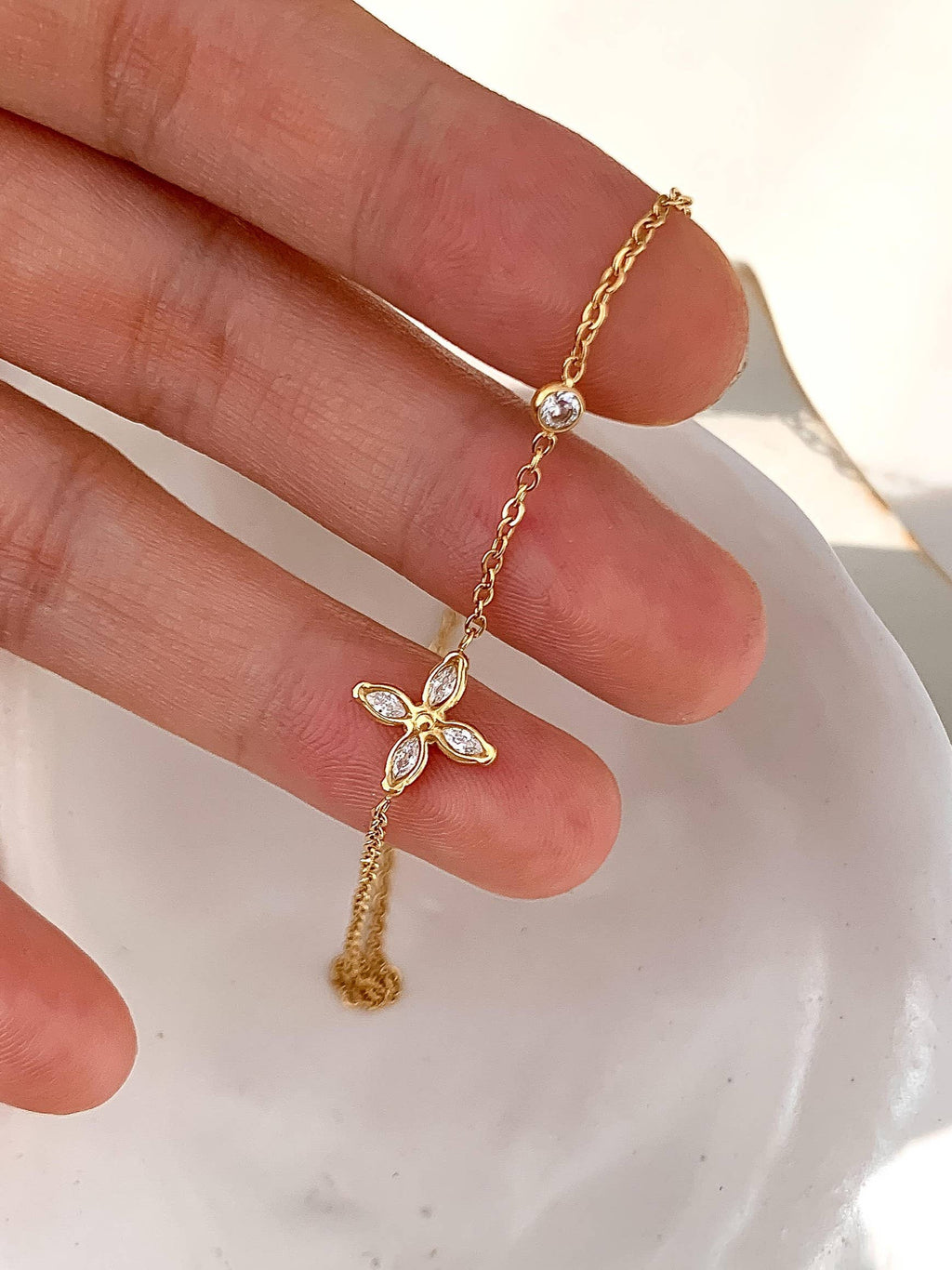 Dainty Flower Pendant Necklace